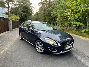 Volvo V60 Summum (1 foto / 12)