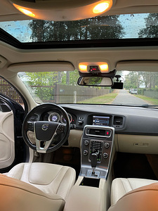 Volvo V60 Summum (6 foto / 12)