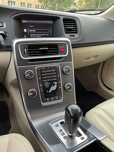 Volvo V60 Summum (7 foto / 12)