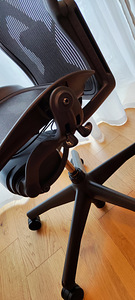 Kontoritool - Herman Miller Aeron Classic (6 foto / 7)