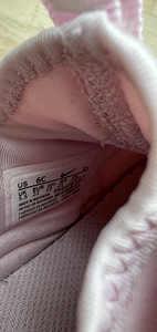 Nike tossud tüdrukule (2 foto / 4)