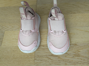 Nike tossud tüdrukule (4 foto / 4)
