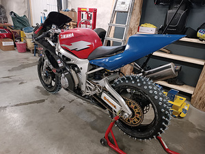 2001 Yamaha yzf-r6 (6 foto / 7)