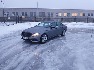 Mercedes-Benz E 220 D (6 foto / 15)