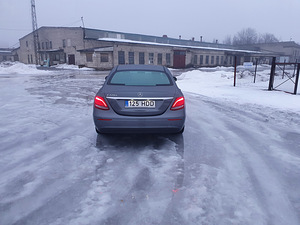 Mercedes-Benz E 220 D (10 foto / 15)