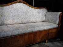 Продать старинный диван