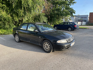 Ауди А4 (2 фото из 9)