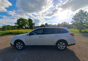 Subaru outback 2.5 (3 фото из 9)