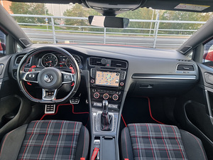 Volkswagen Golf GTI (7 foto / 15)