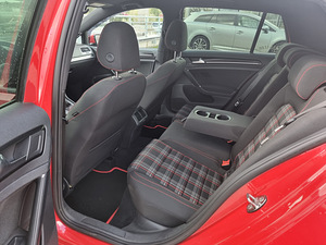 Volkswagen Golf GTI (13 foto / 15)