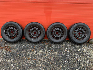 Nokian Wetproof SUV suverehvid 215/65 R16 102H XL (2 foto / 10)