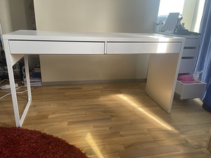 Стол IKEA MICKE (1 фото из 5)