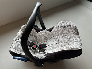 Maxi-Cosi CabrioFix turvahäll + easy base 2 (2 foto / 4)