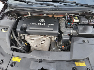 Toyota Avensis (5 foto / 9)