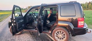 JEEP CHEROKEE 2.8CRD (5 foto / 7)