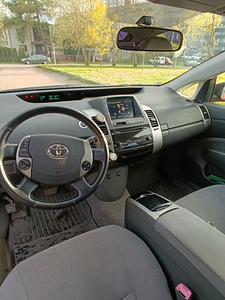 Toyota Prius (3 foto / 3)