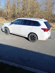 Mitsubishi Outlander (3 фото из 9)