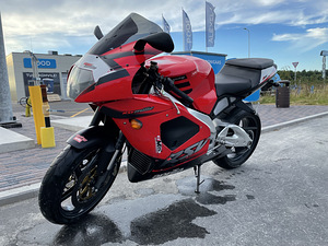 Aprilia RSV Mille V2 92kW (3 foto / 6)