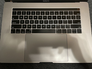 MacBook Pro 15″ (2018) 2.6GHZ i7 / 16GB / 512GB (2 foto / 5)