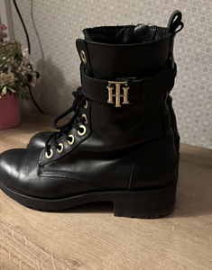 Tommy Hilfiger (1 фото из 4)