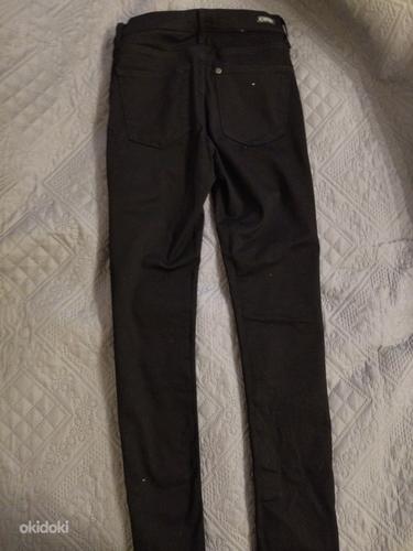 Новые черные брюки размер 27. длина 32 (фото #2)
