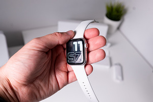 Müüa Apple Watch Series 6 44mm hõbedane alumiiniumkorpus (5 foto / 5)