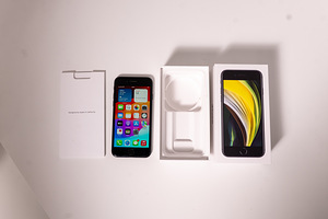 Müüa iPhone SE 2020 64 GB heas seisukorras (2 foto / 5)