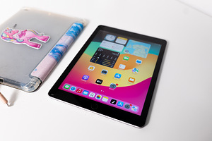 Müüa Apple iPad 6. generatsioon 9.7" 32 GB (Model A1893) (2 foto / 6)