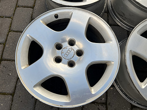 17" 5x112 Audi originaal valuveljed Flat Five (5 foto / 9)