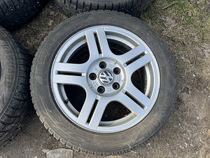 5x112 Volkswagen Passat 16" оригинальные диски с резиной (4 фото из 10)