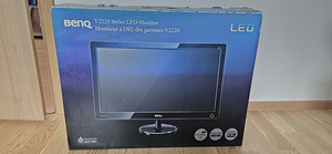 Монитор BenQ V2220H — 21.5" Full HD (9 фото из 9)