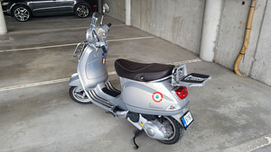 Vespa LX125 Touring (4 foto / 9)