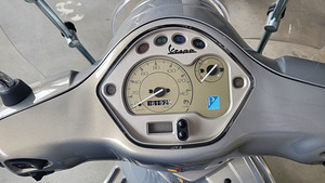 Vespa LX125 Touring (5 foto / 9)