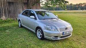 Toyota Avensis (1 foto / 11)