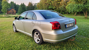 Toyota Avensis (5 foto / 11)