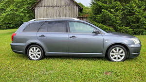 Toyota Avensis Executive (2 foto / 12)