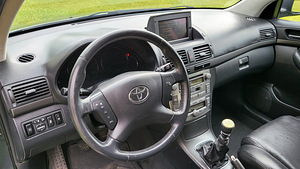 Toyota Avensis Executive (11 foto / 12)