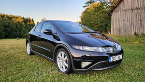 Honda Civic 1.8 Sport (2 foto / 15)