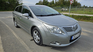 Toyota Avensis 2.0D Linea Sol (2 foto / 15)