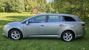 Toyota Avensis 2.0D Linea Sol (8 foto / 14)