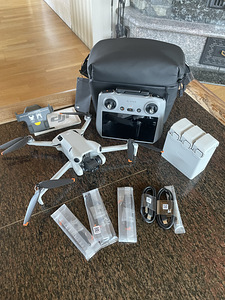 DJI mini 4 PRO Fly more combo (1 foto / 4)