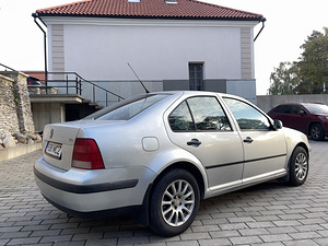 Volkswagen Bora 2.0 85kW (4 foto / 8)