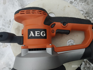 AEG шлифовальный инструмент.
