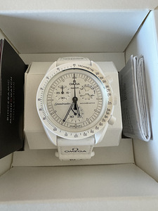 Moonswatch Swatch x Omega Snoopy valge (3 foto / 4)