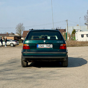 BMW 320i Touring (4 foto / 10)