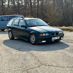 BMW 320i Touring (6 foto / 10)