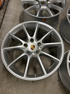 Диски Porsche (2 фото из 4)