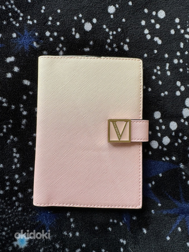 Victoria's Secret различные обложки для паспорта с кармашками для карточек (фото #3)
