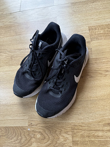 Laste Nike Revolution tossud, suurus 35,5, korralikud! (1 foto / 3)