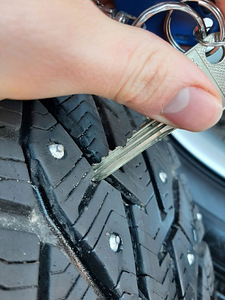 225/55 R17 AUDI velgedega naasttalverehvid, originaal (6 foto / 10)